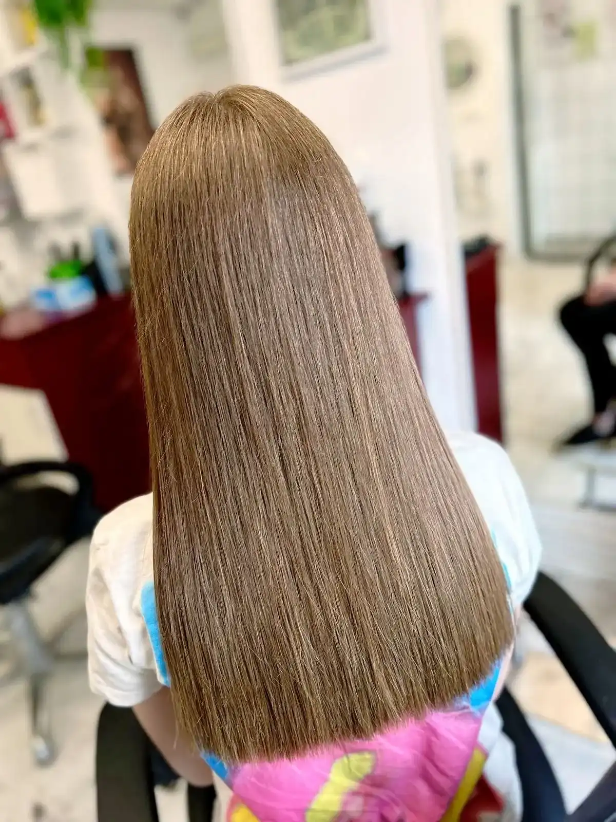 Păr lung și drept pentru o fetiță, coafat la Nico Beauty Style în Sibiu