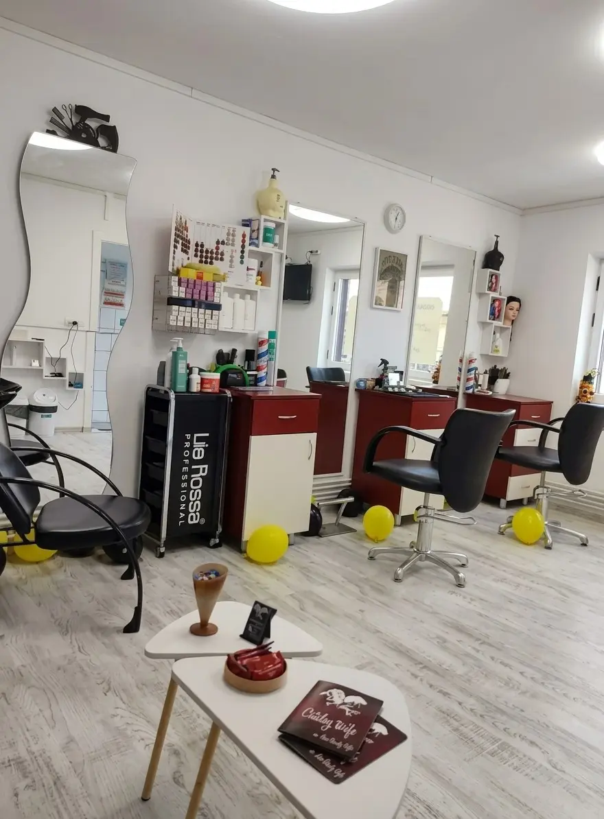 Interiorul salonului Nico Beauty Style din Sibiu, spațiu modern și primitor pentru coafor și frizerie