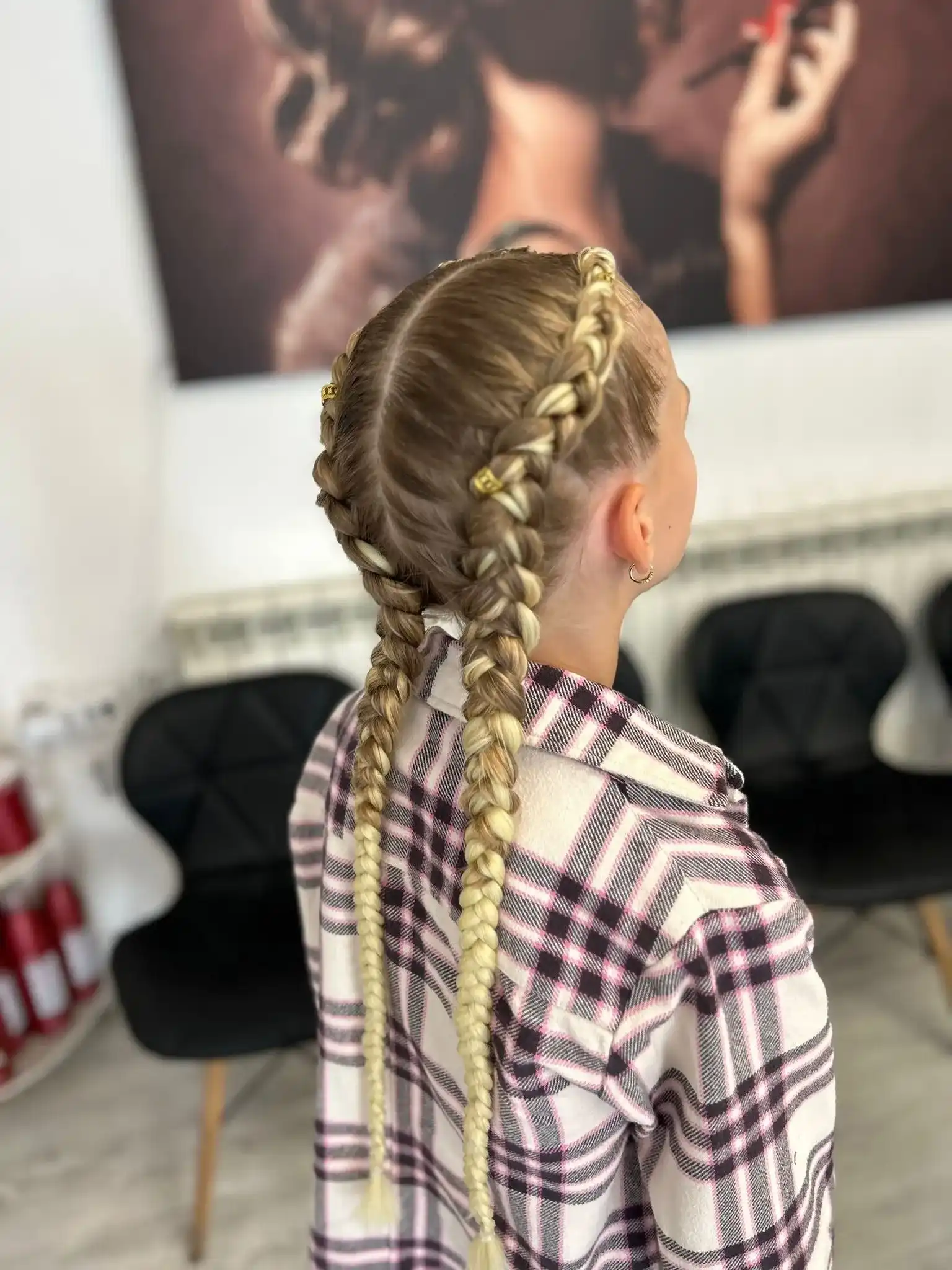 Coafură cu două împletituri lungi, realizată la Nico Beauty Style Sibiu