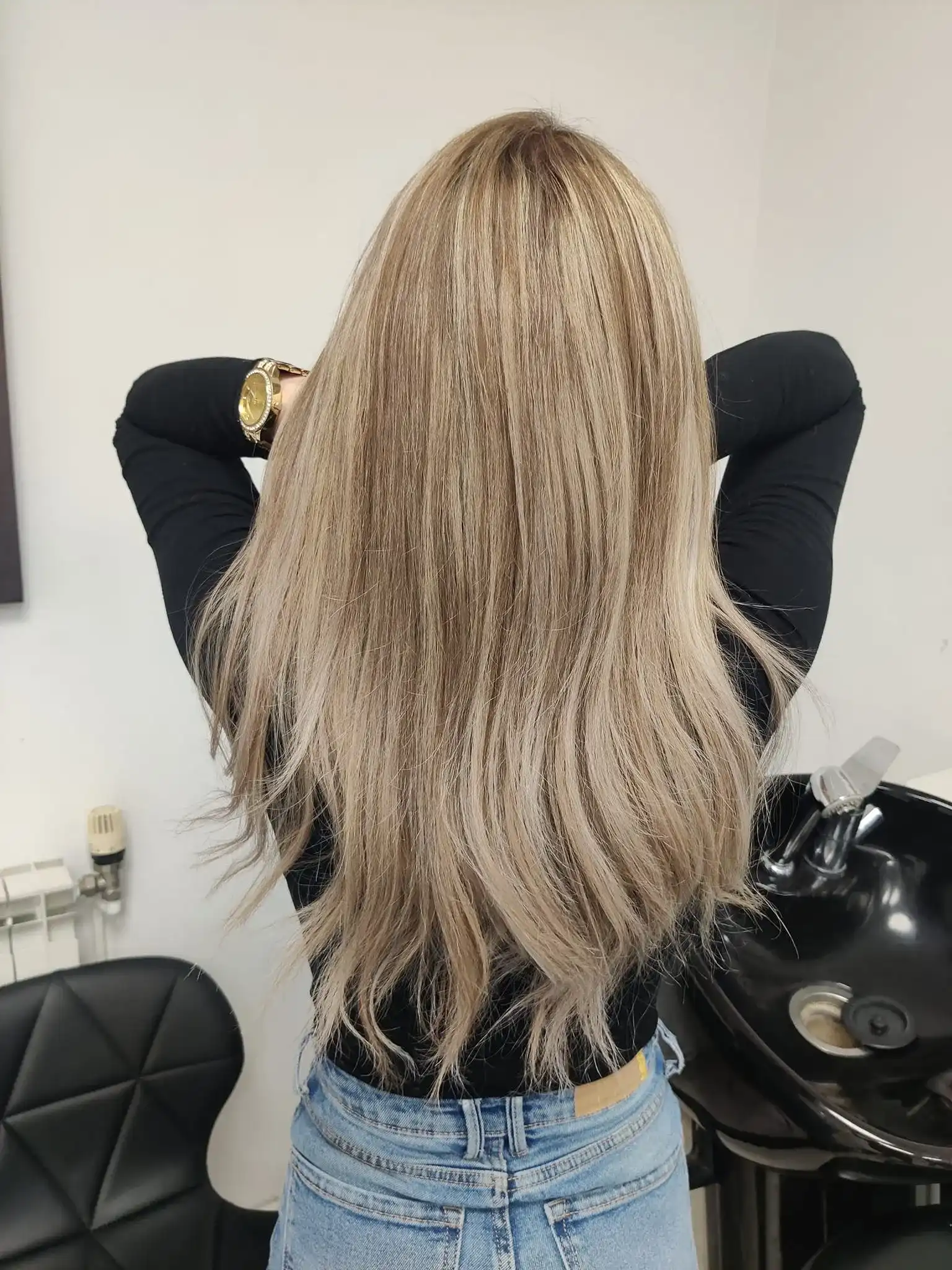 Coafură lungă blondă cu straturi, realizată la Nico Beauty Style Coafură lungă blondă cu straturi, realizată la Nico Beauty Style