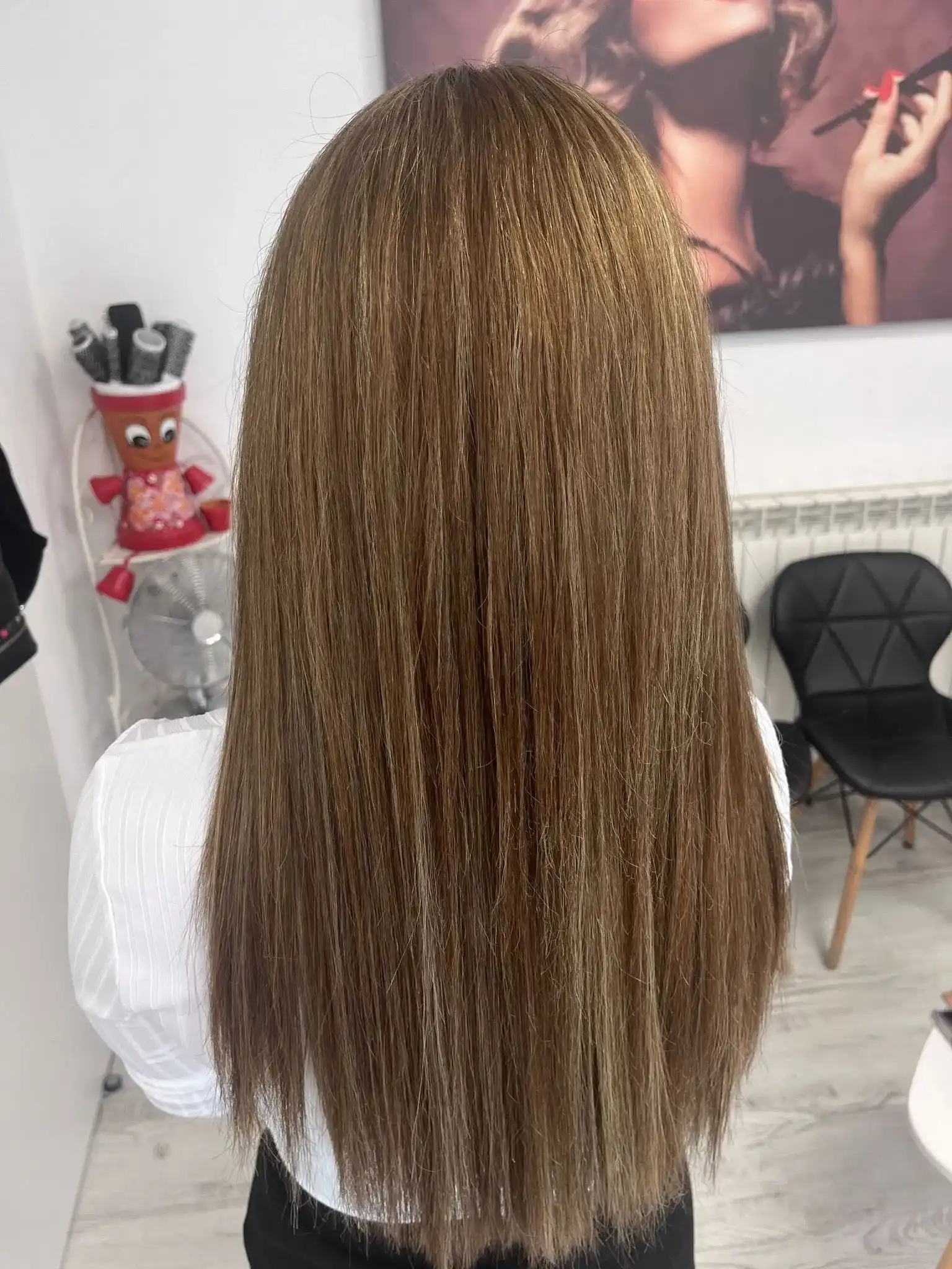 Păr lung și drept, cu reflexe șatene, la Nico Beauty Style Păr lung și drept, cu reflexe șatene, la Nico Beauty Style